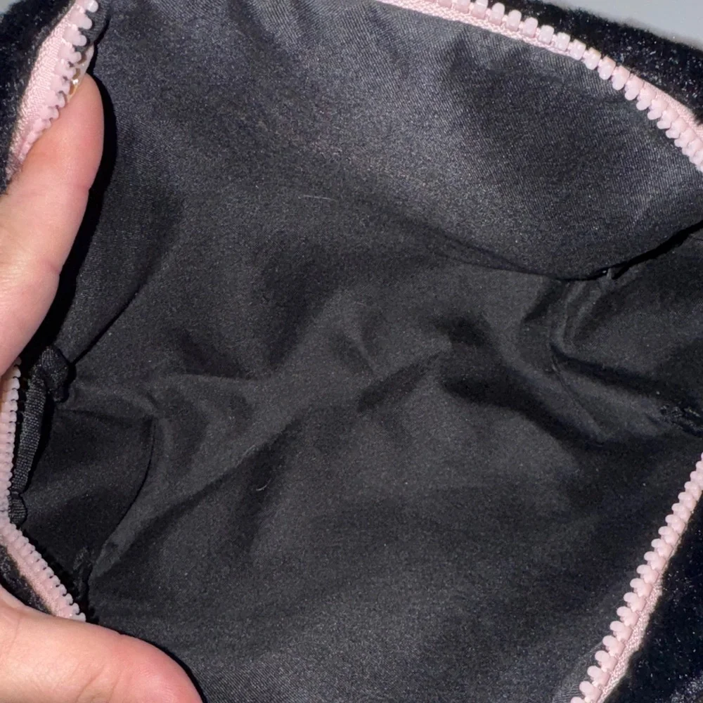 Anastasia Beverly Hills Black Velvet Cosmetic Pouch‎